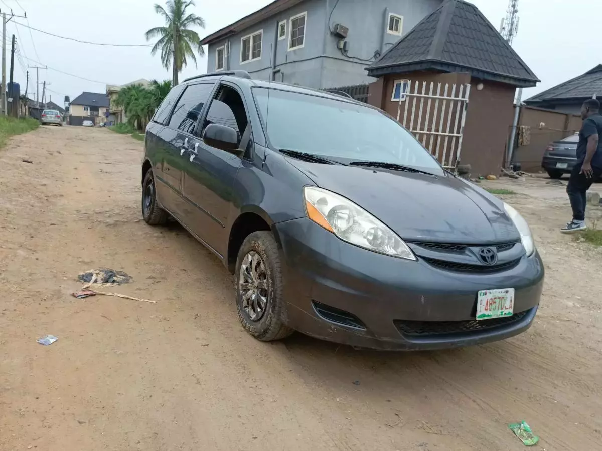 Toyota Sienna   - 2008