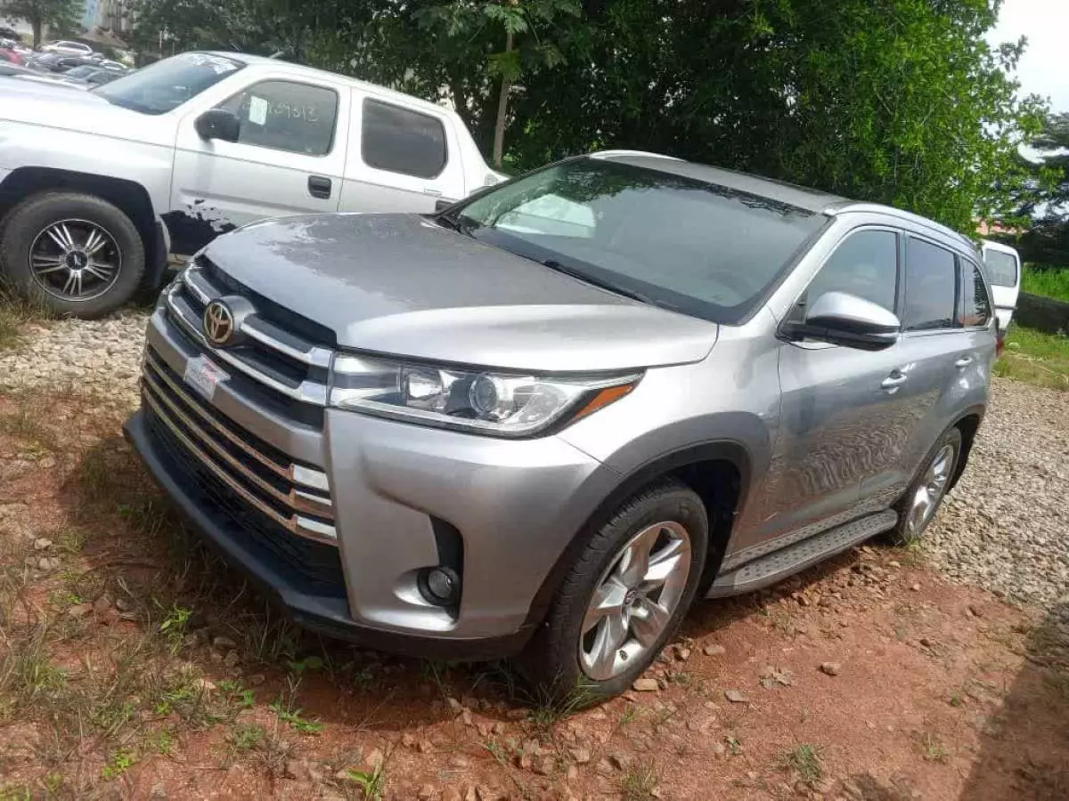 Toyota Highlander   - 2016