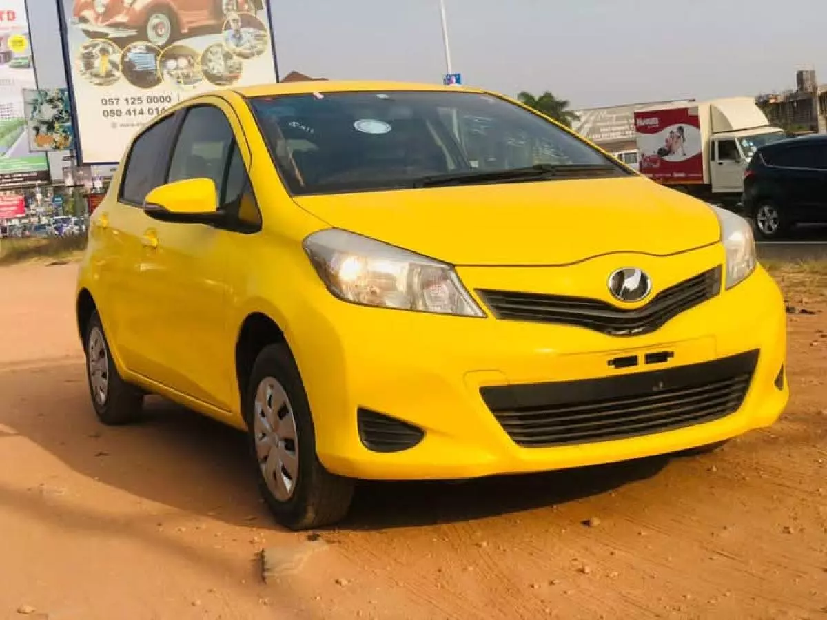 Toyota Vitz   - 2013