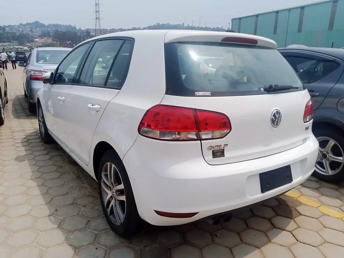 Volkswagen Golf   - 2011