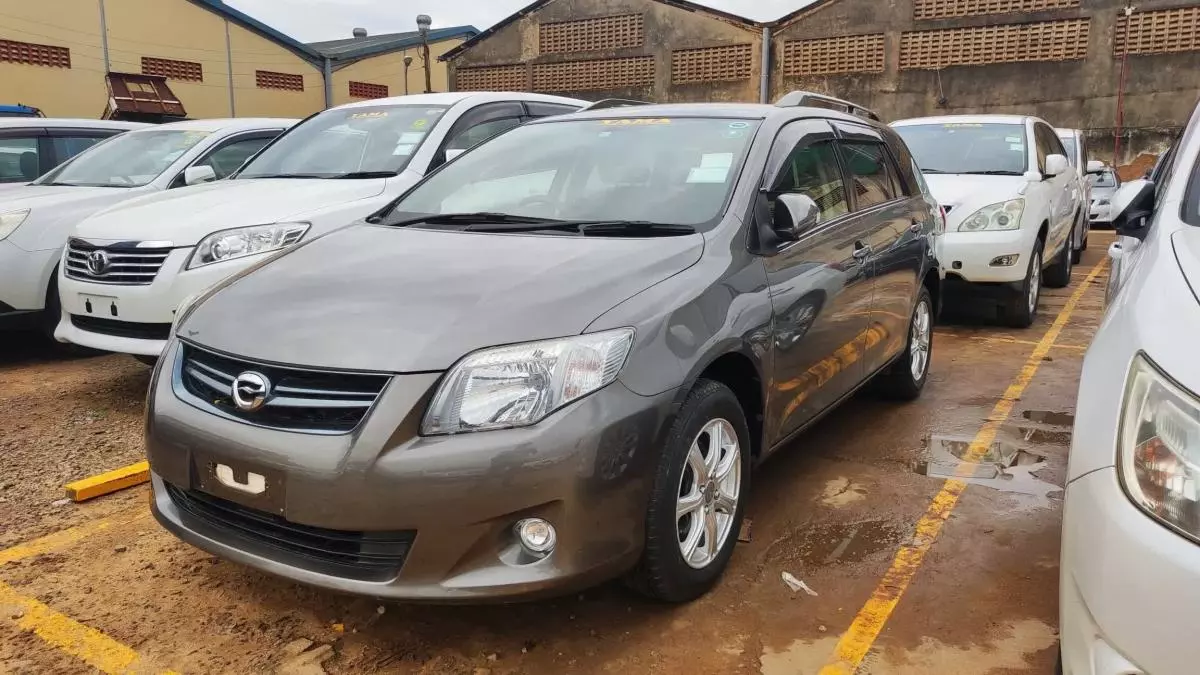 Toyota Fielder    - 2009