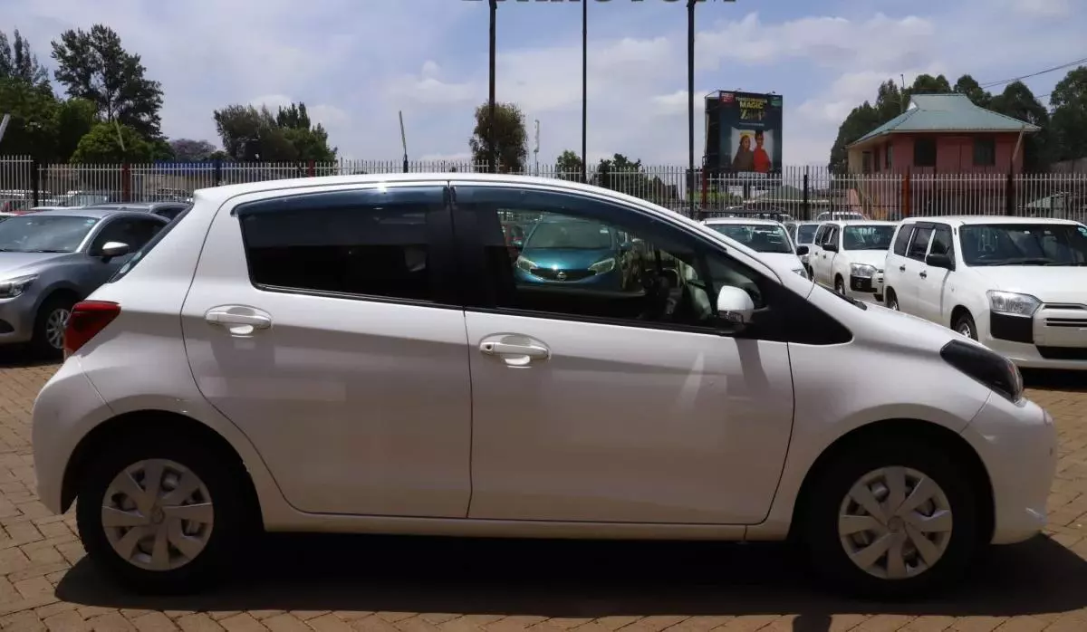 Toyota Vitz   - 2016