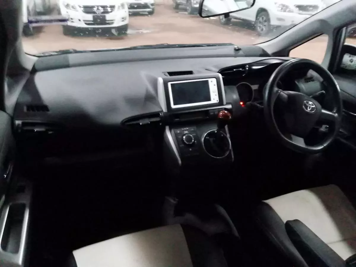 Toyota Wish   - 2010