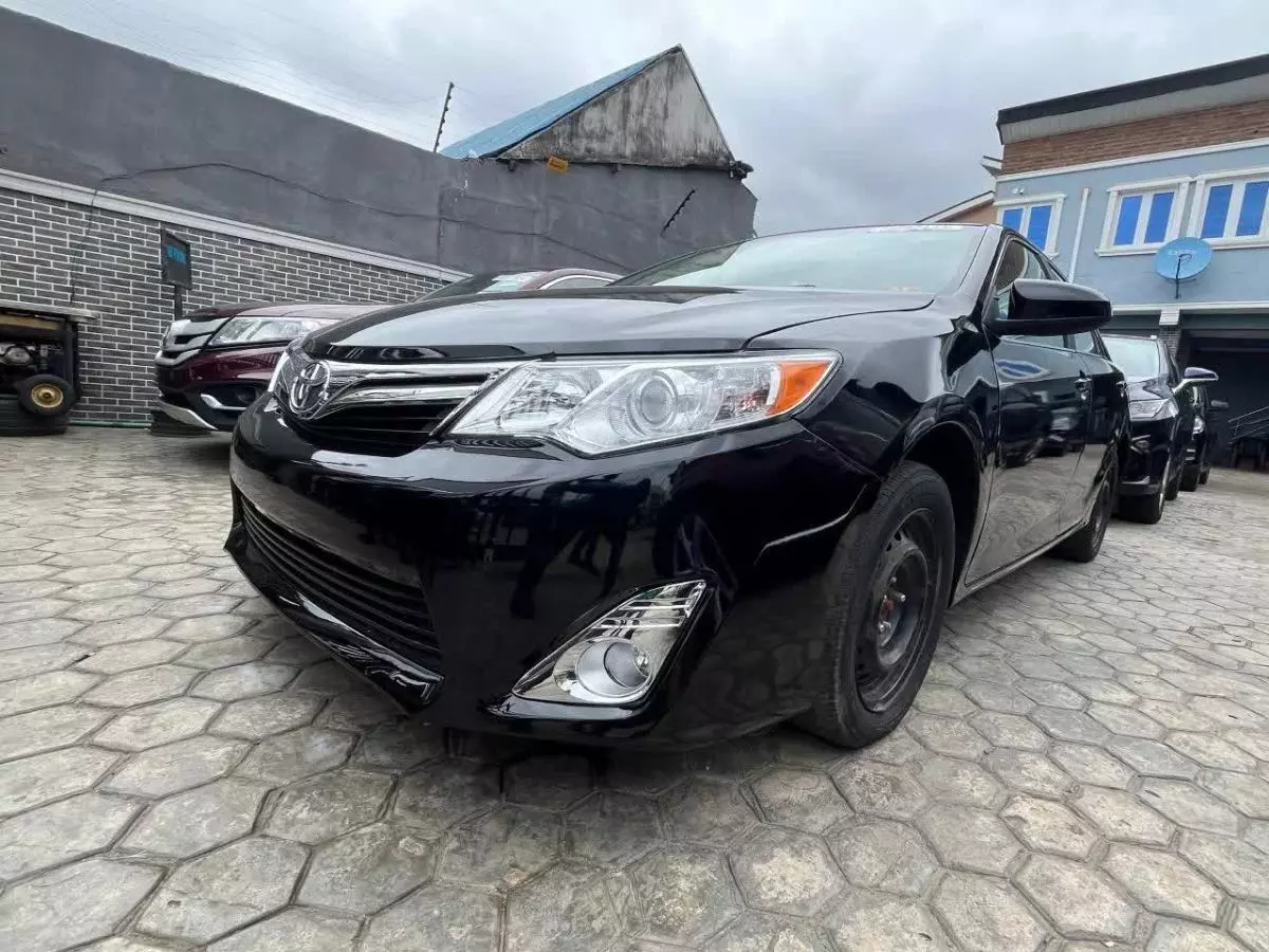 Toyota Camry   - 2012