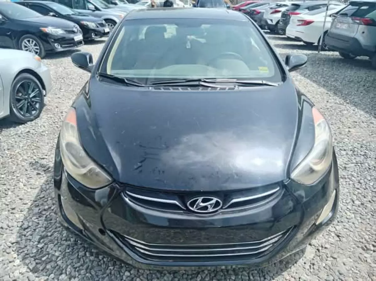 Hyundai Elantra   - 2013