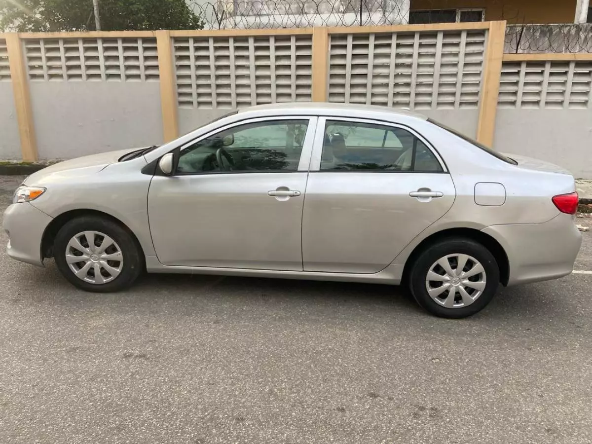 Toyota Corolla   - 2009