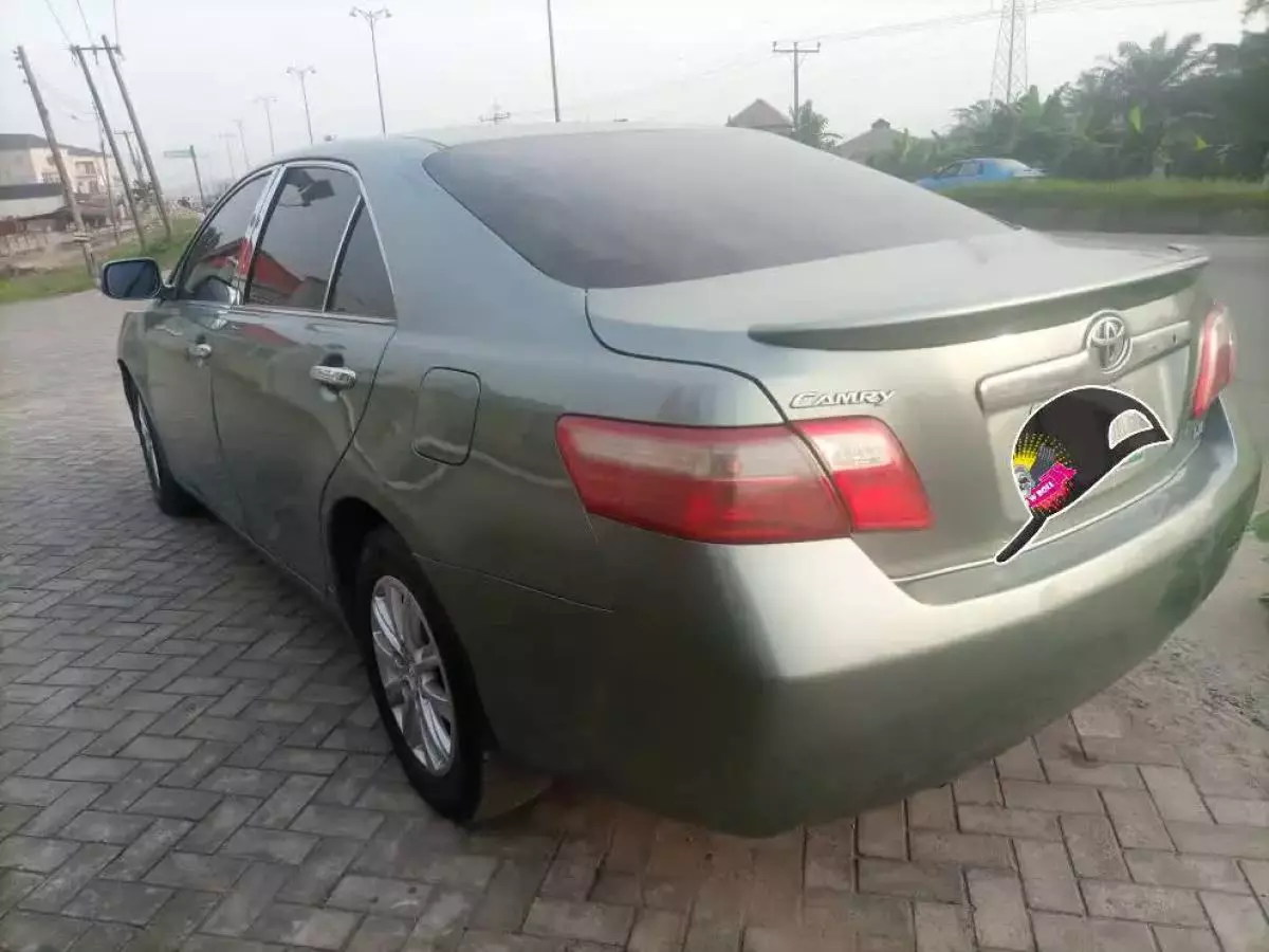 Toyota Camry   - 2009