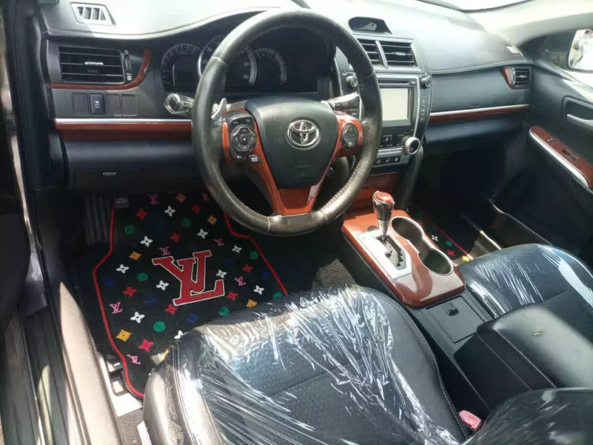 Toyota Camry - 2012