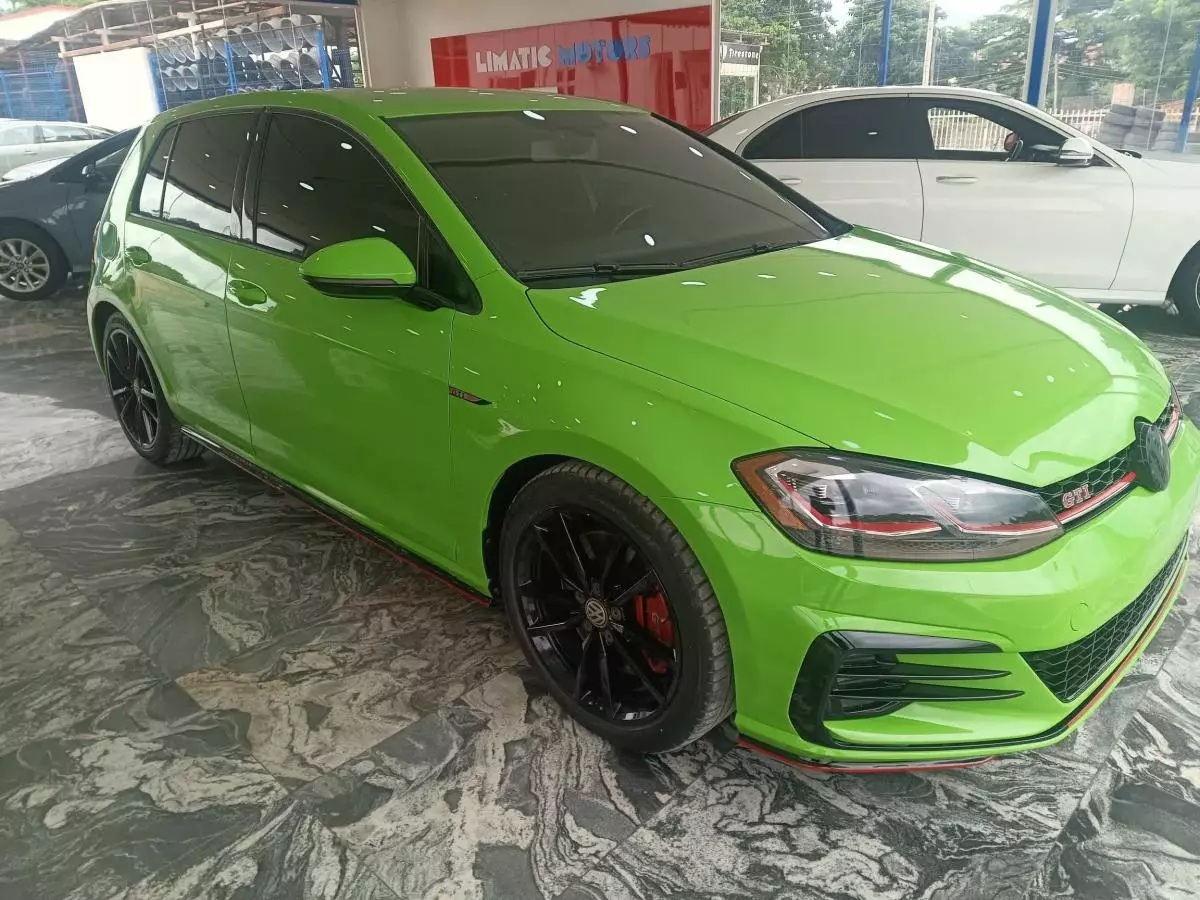 Volkswagen Golf   - 2019