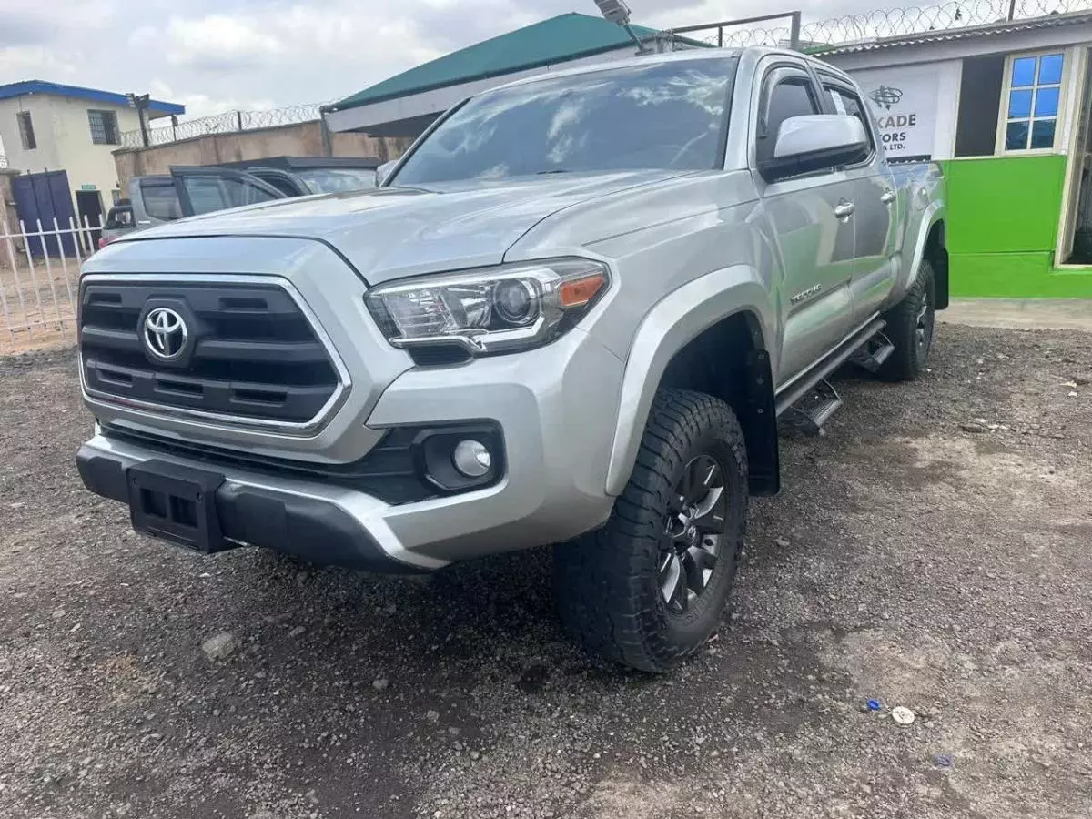 Toyota Tacoma   - 2017