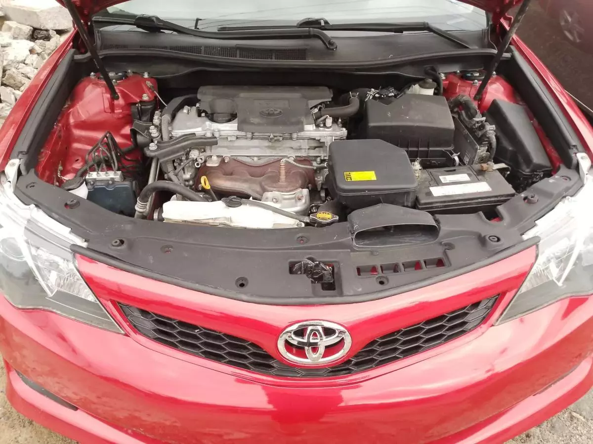 Toyota Camry   - 2012