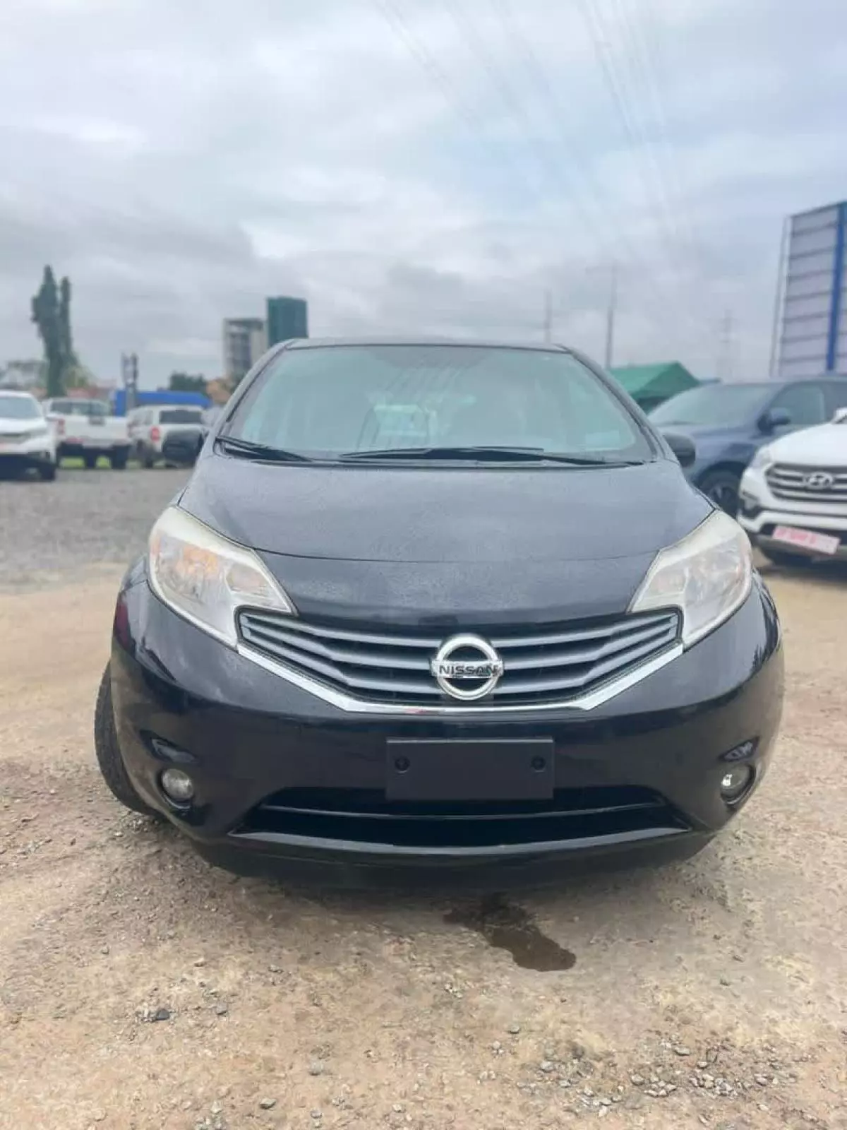 Nissan Versa   - 2016