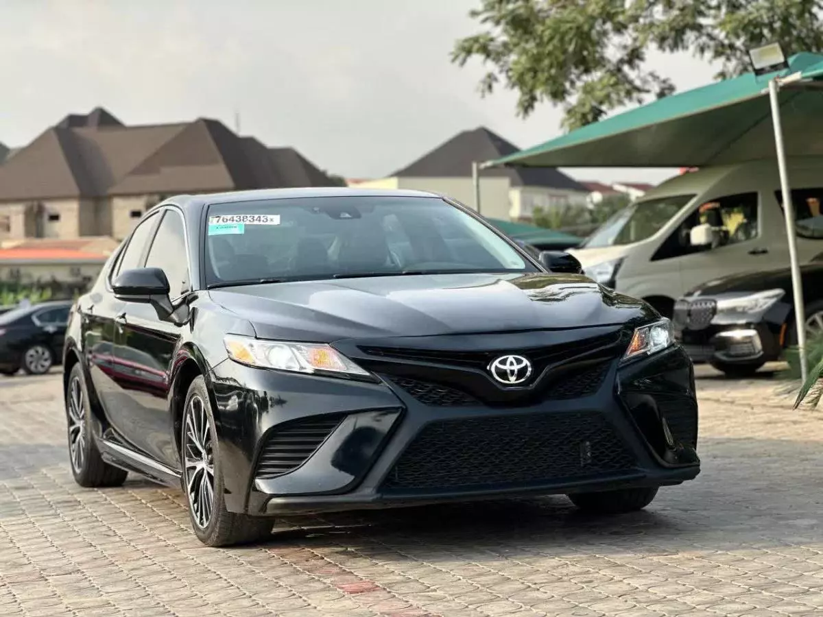 Toyota Camry   - 2018