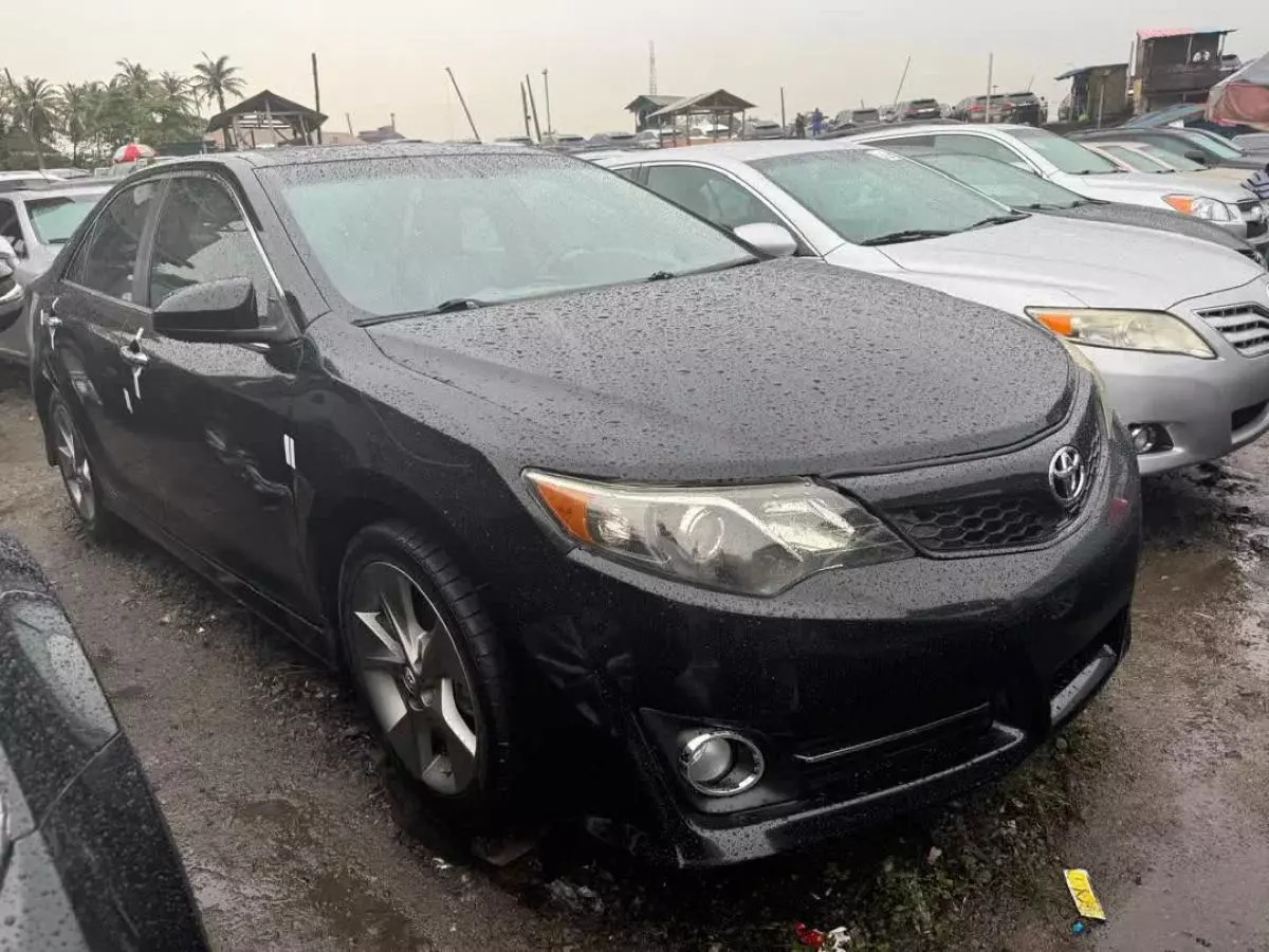 Toyota Camry   - 2012