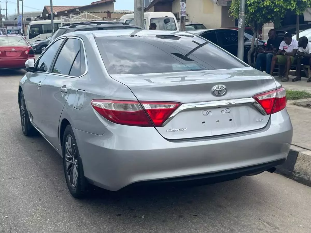 Toyota Camry   - 2016