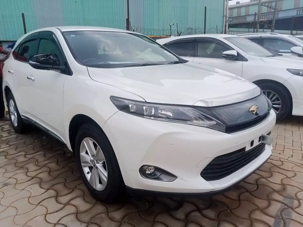 Toyota Harrier   - 2016