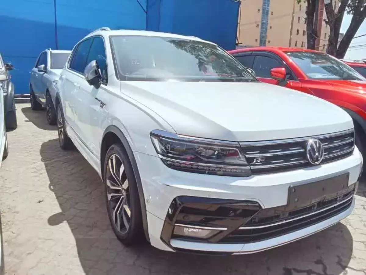 Volkswagen Tiguan   - 2017