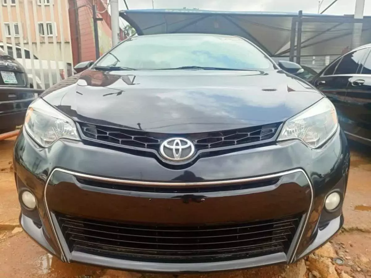 Toyota Corolla   - 2016