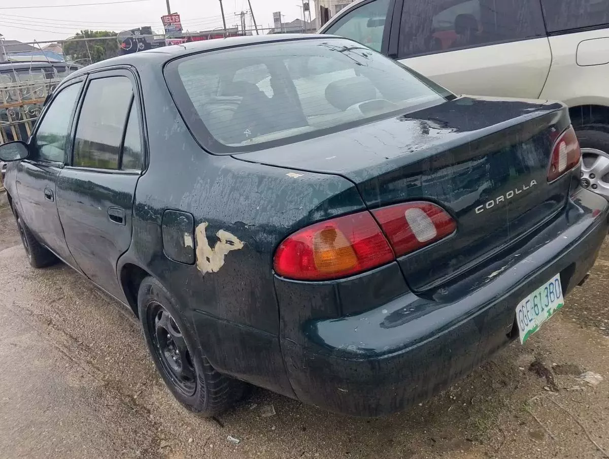 Toyota Corolla   - 1998