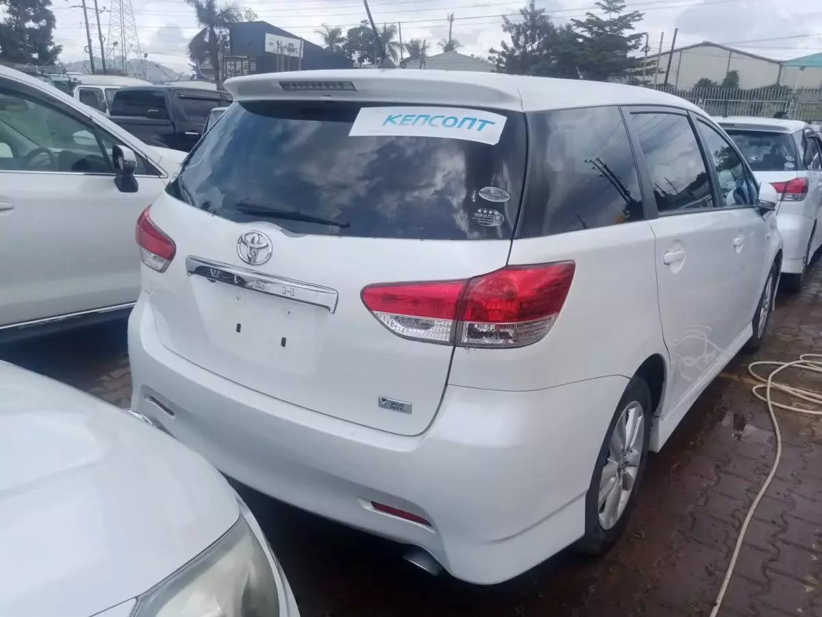 Toyota Wish   - 2010