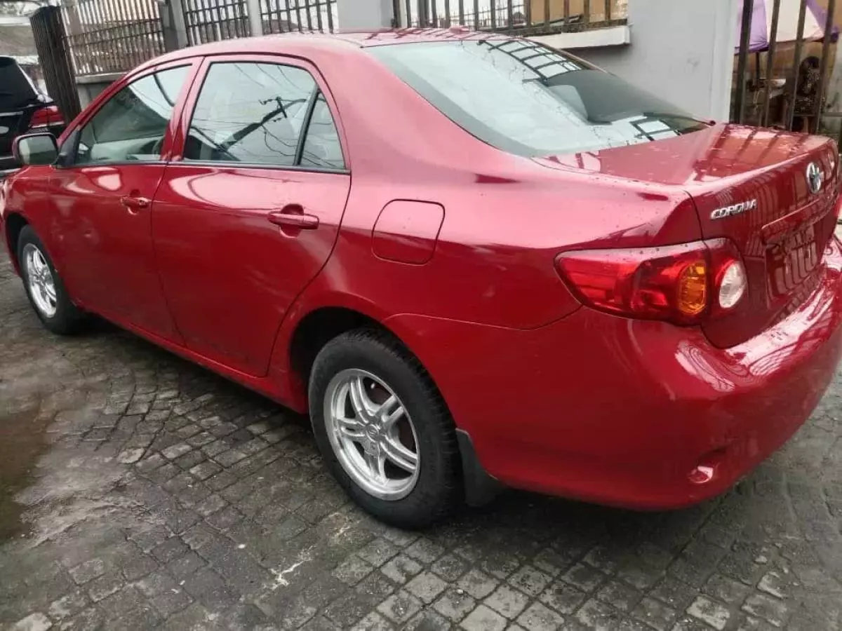 Toyota Corolla   - 2010