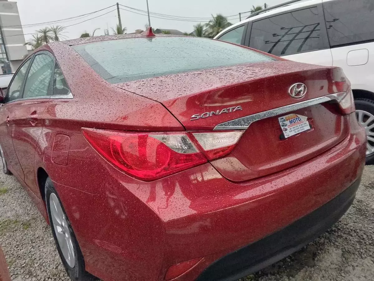 Hyundai Sonata   - 2014