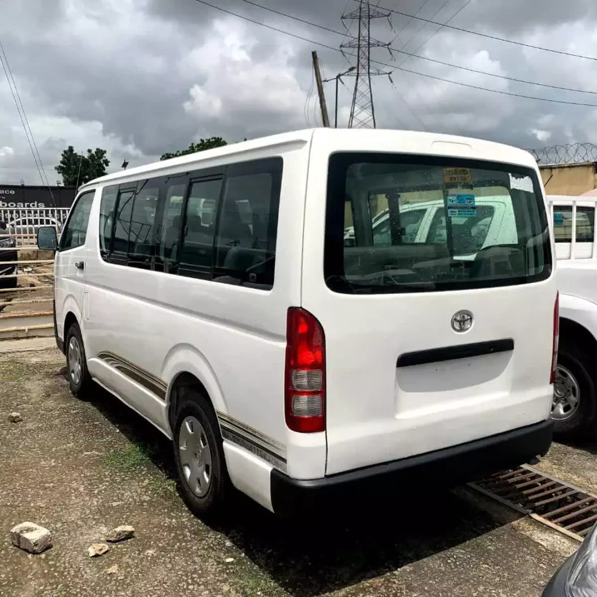 Toyota Hiace   - 2009