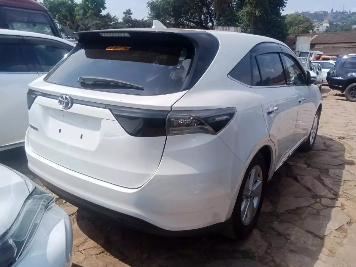 Toyota Harrier   - 2016