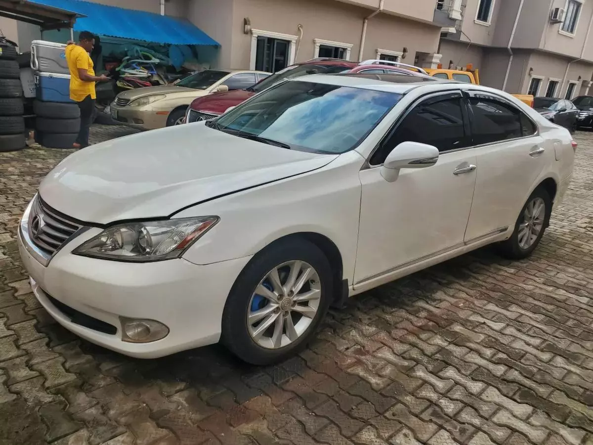 Lexus ES 350   - 2010