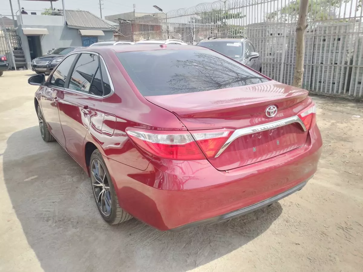 Toyota Camry   - 2016