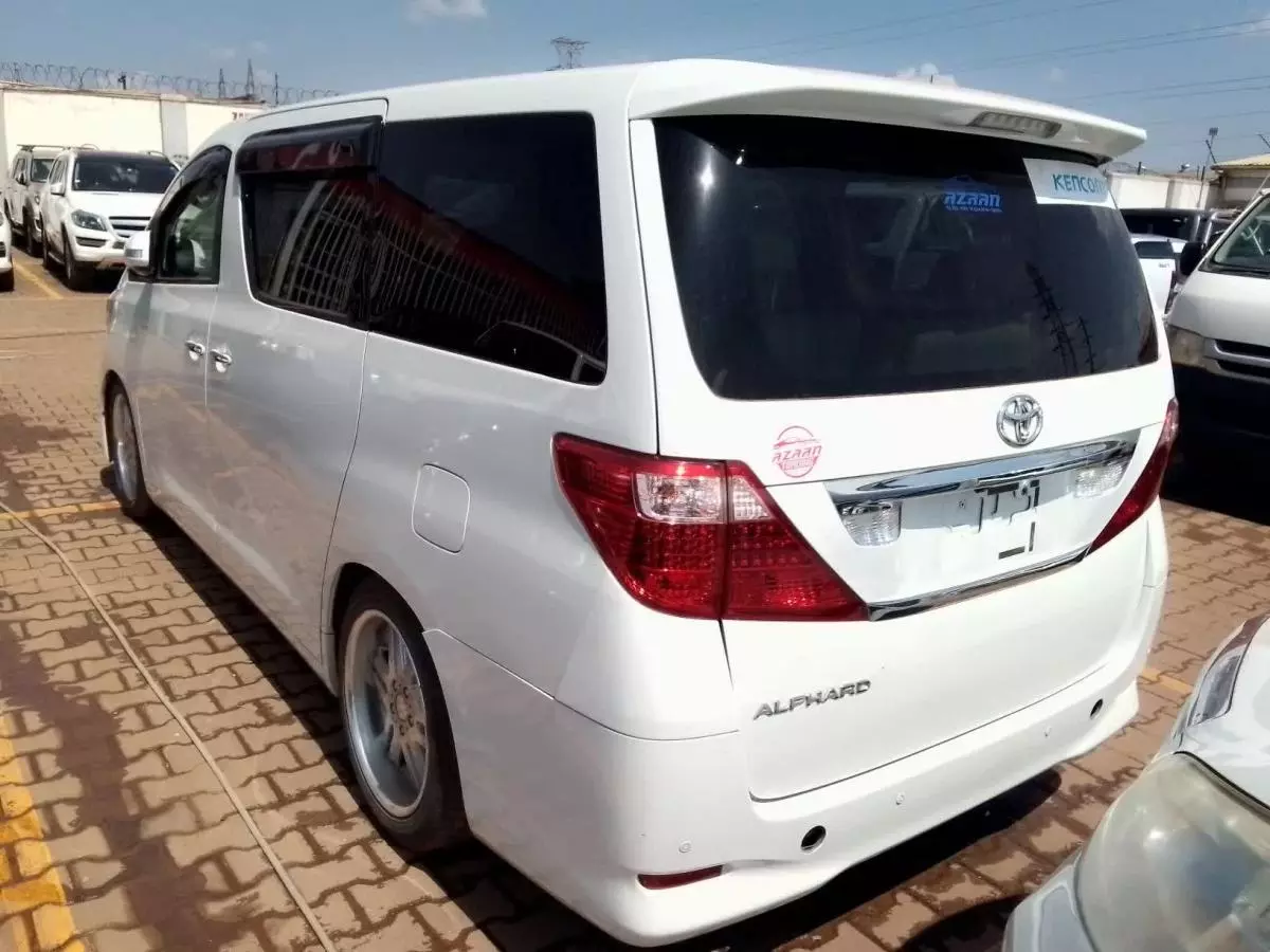 Toyota Alphard   - 2010