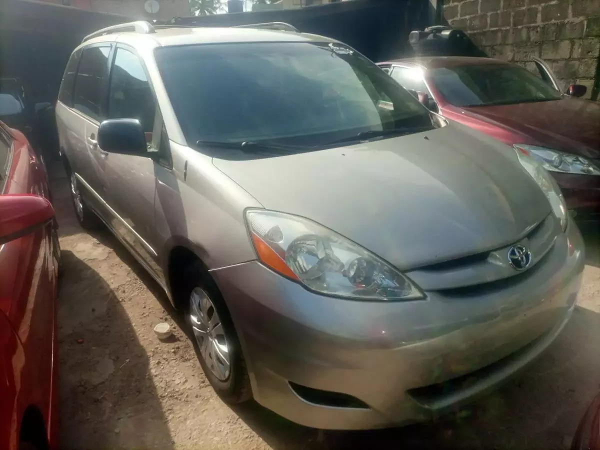 Toyota Sienna   - 2008