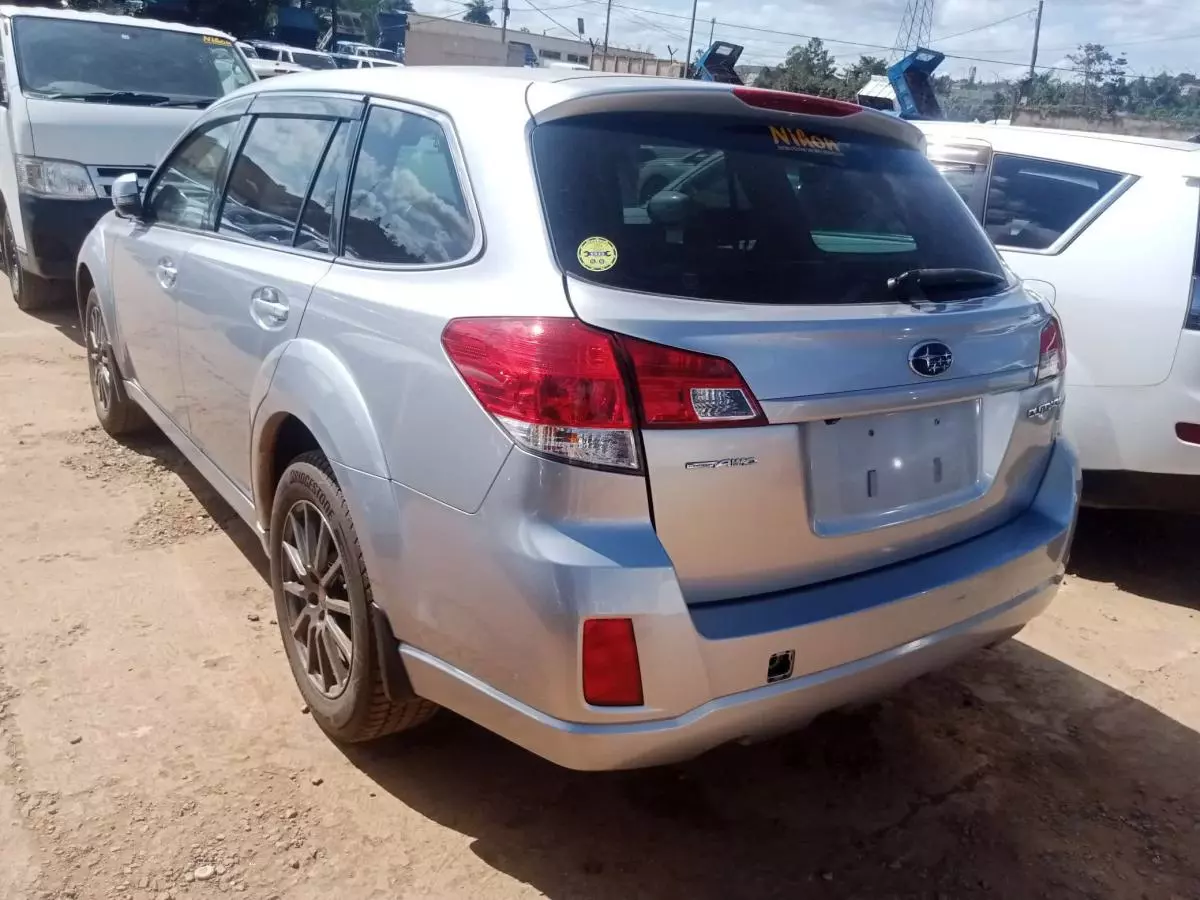 Subaru Outback   - 2013