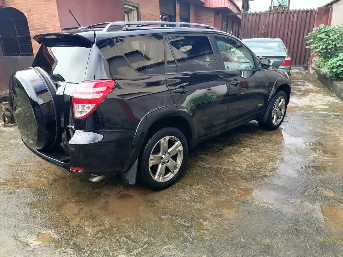 Toyota RAV 4   - 2012