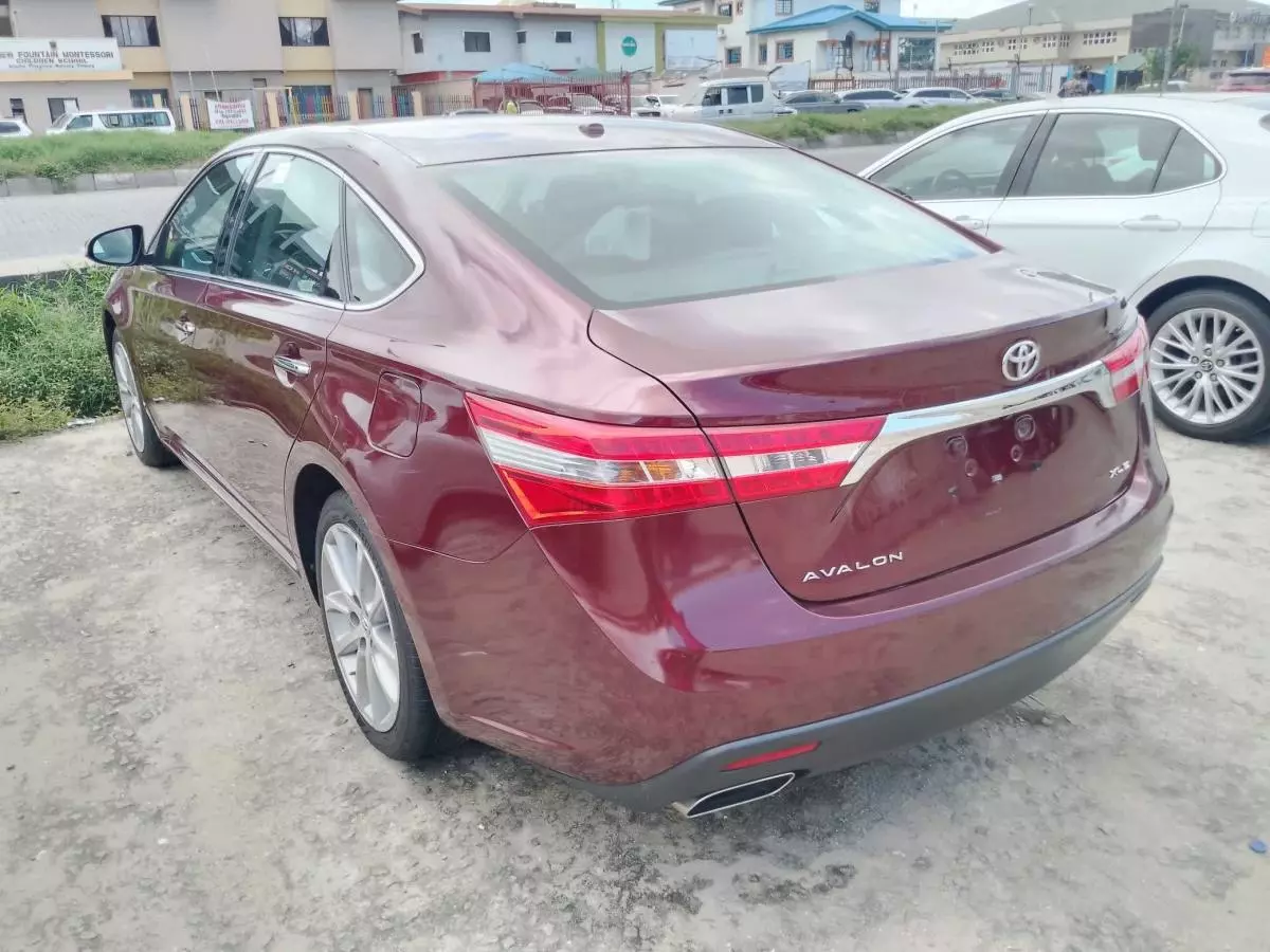 Toyota Avalon   - 2014