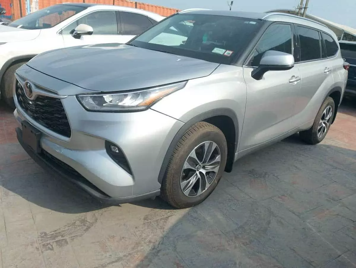 Toyota Highlander   - 2020