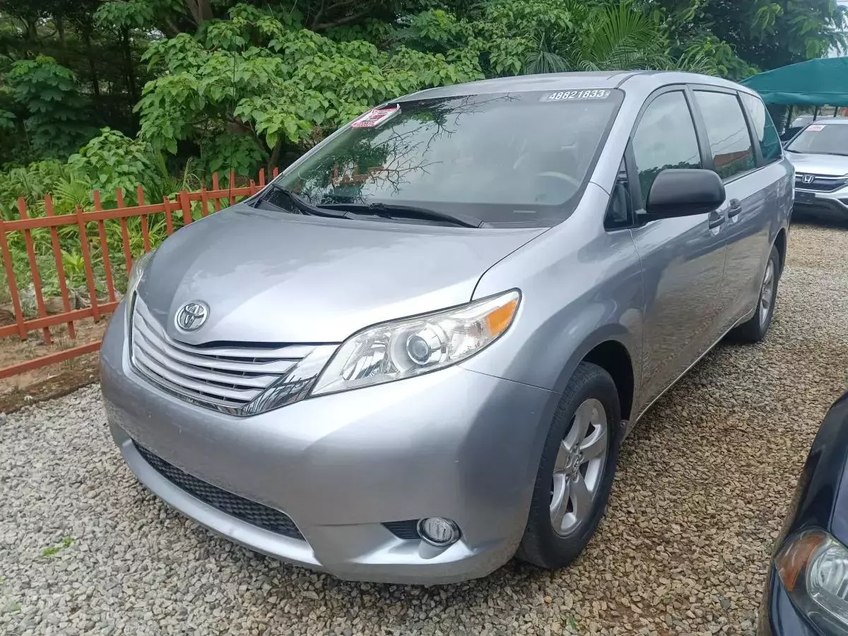 Toyota Sienna   - 2012