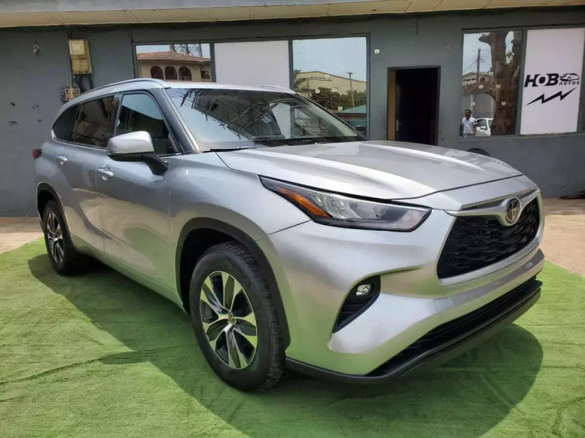 Toyota Highlander   - 2020