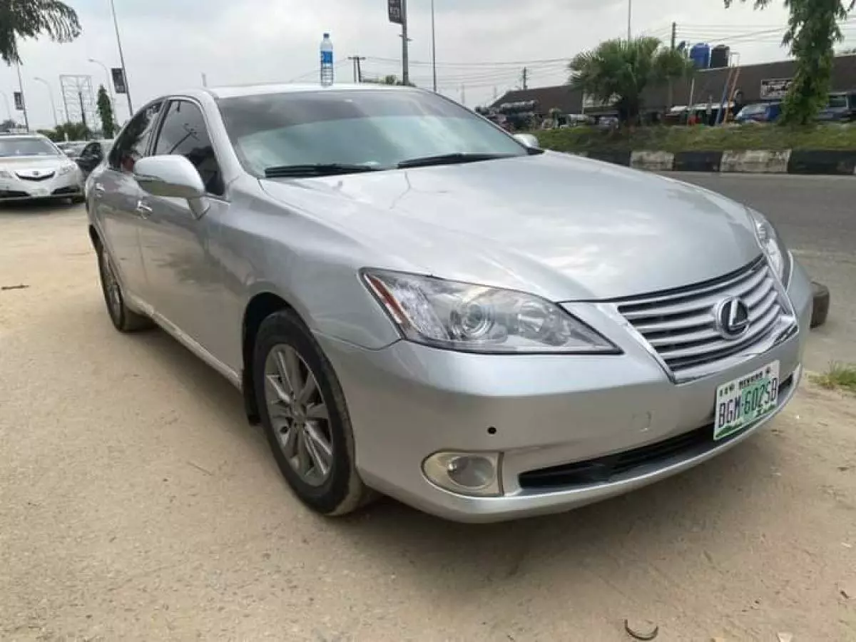 Lexus ES 350   - 2010