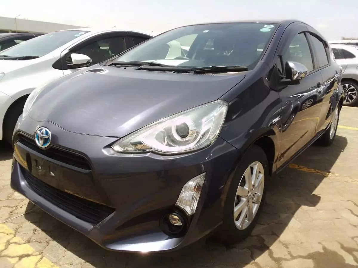 Toyota Aqua Hybrid - 2015
