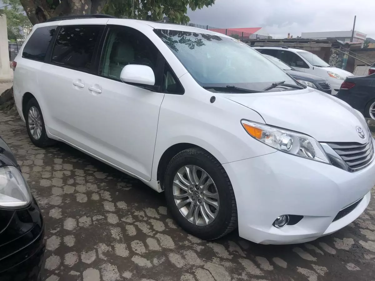 Toyota Sienna   - 2012