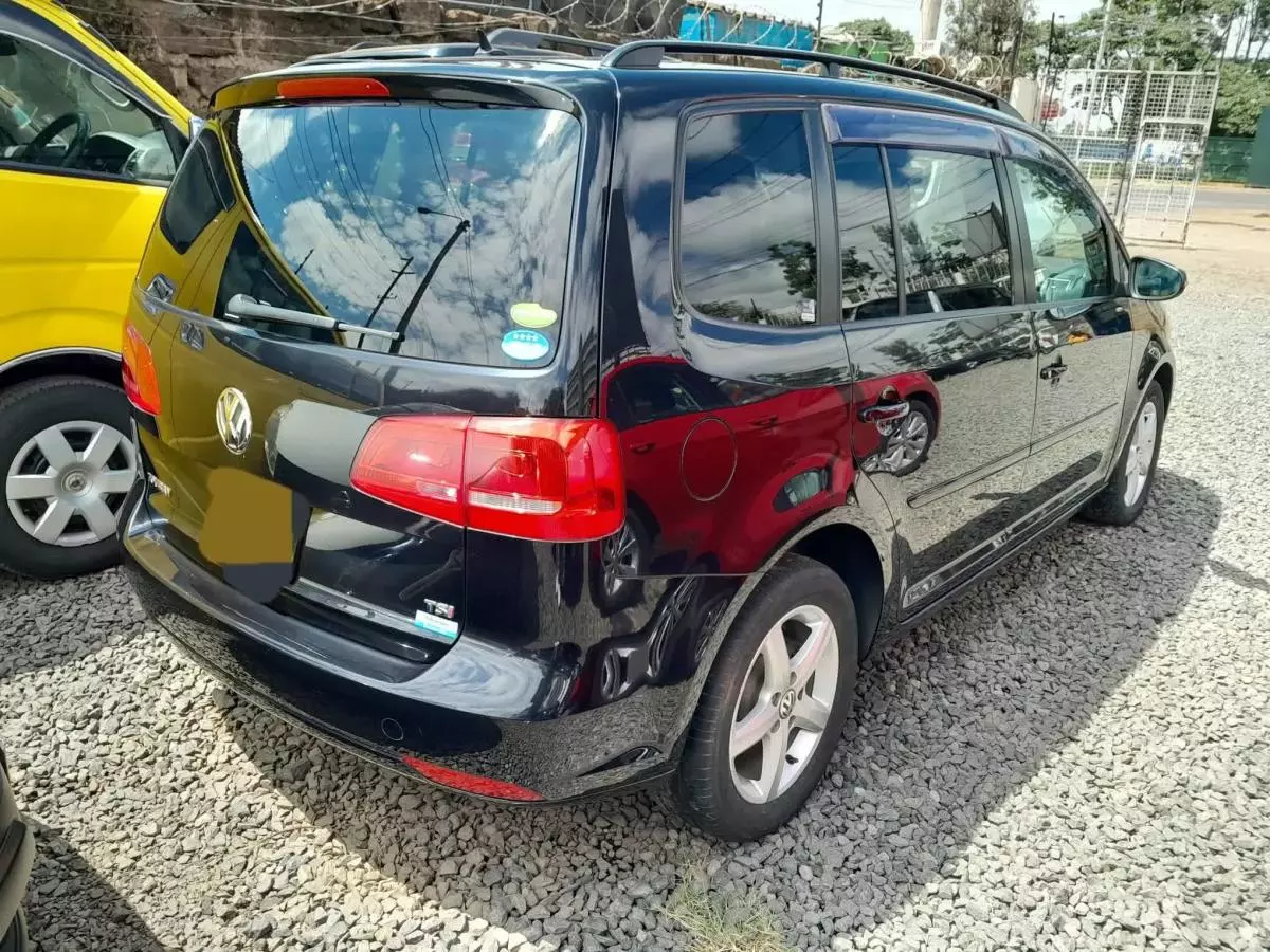 Volkswagen Touran - 2015