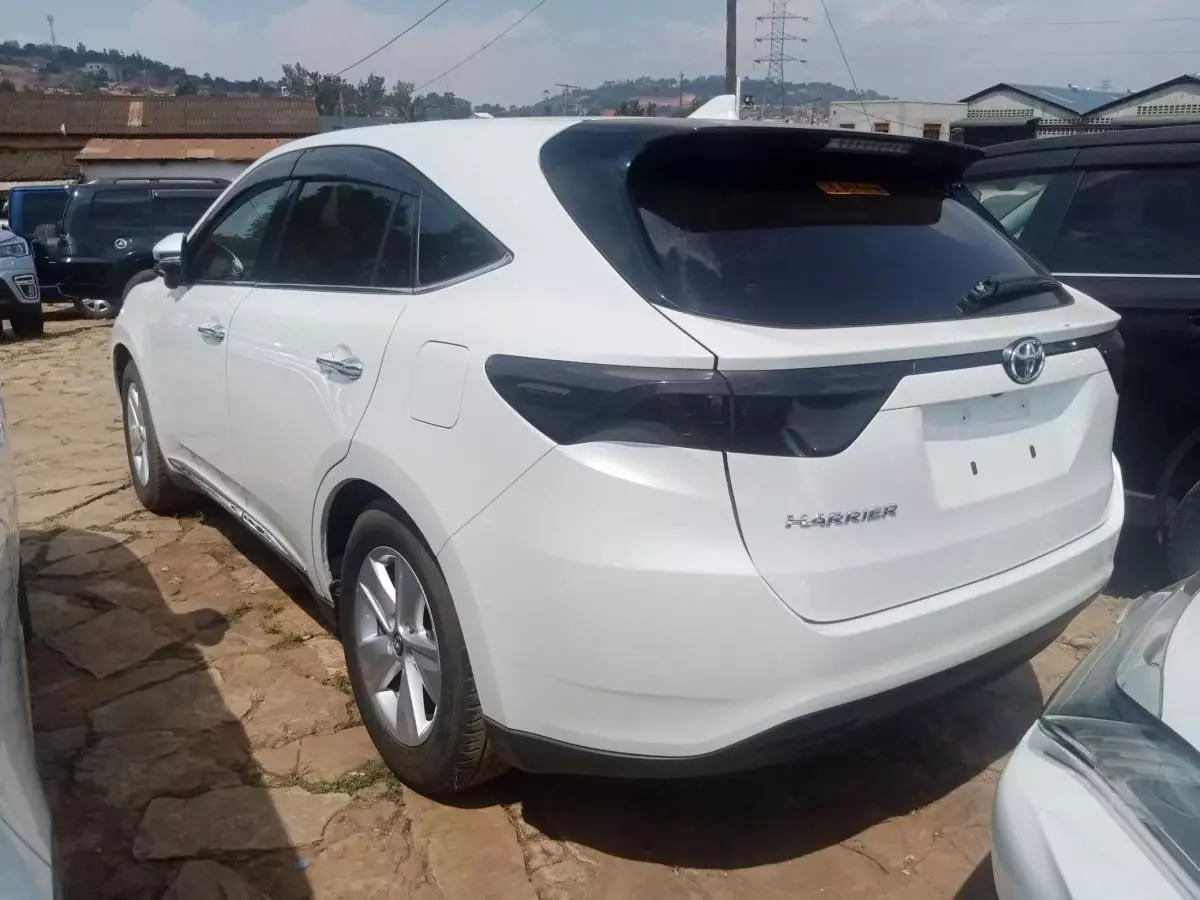 Toyota Harrier   - 2016