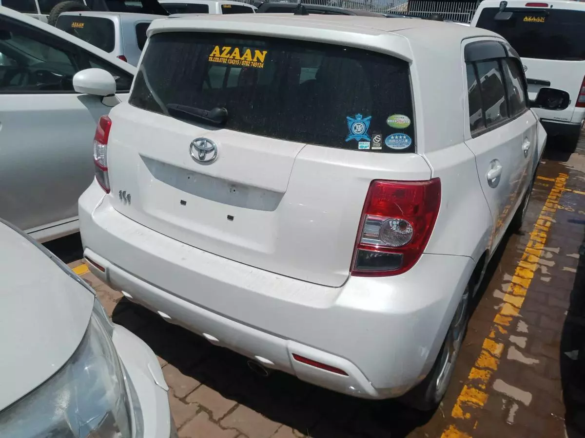 Toyota Ist  - 2010