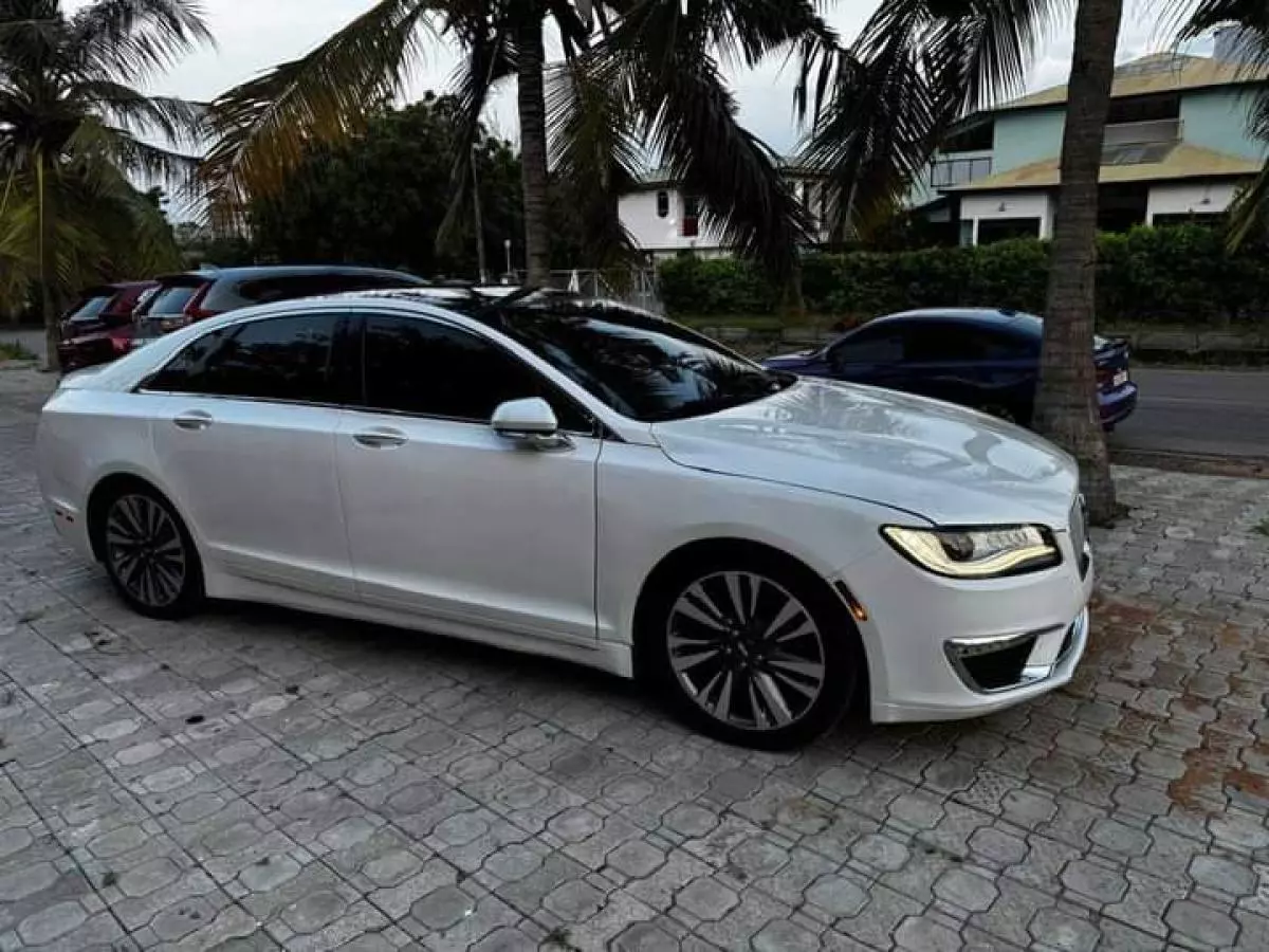 Lincoln MKZ   - 2017