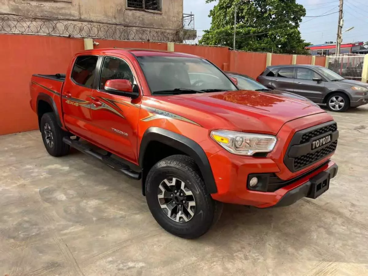 Toyota Tacoma   - 2018