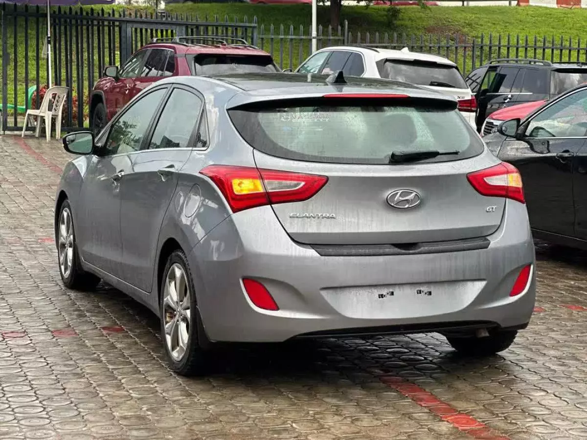 Hyundai Elantra   - 2014