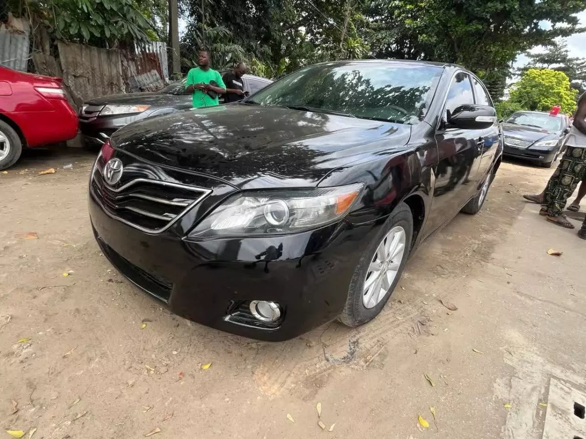 Toyota Camry   - 2010