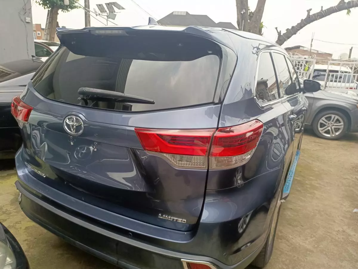 Toyota Highlander   - 2015