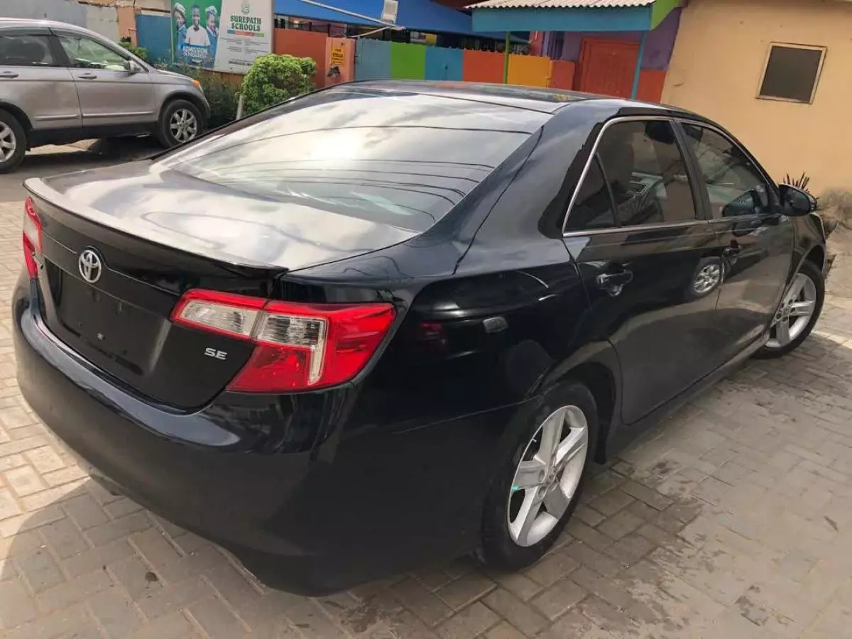 Toyota Camry   - 2012